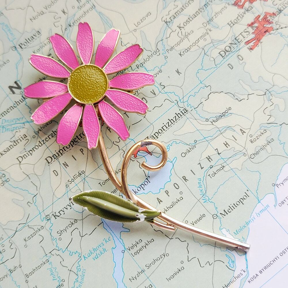 Pink 1960's Enameled Daisy Pin Vintage